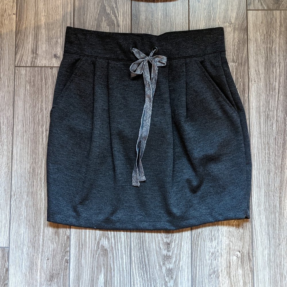 NWT (EU M) - STRADIVARIUS Mini Tulip Skirt